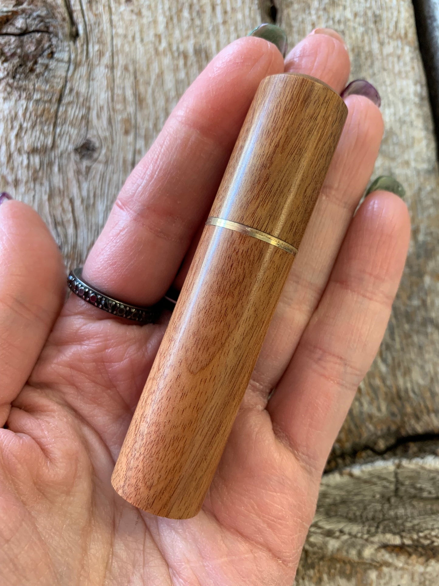 12 Aiguilles à laine dans contenant de bois vissable