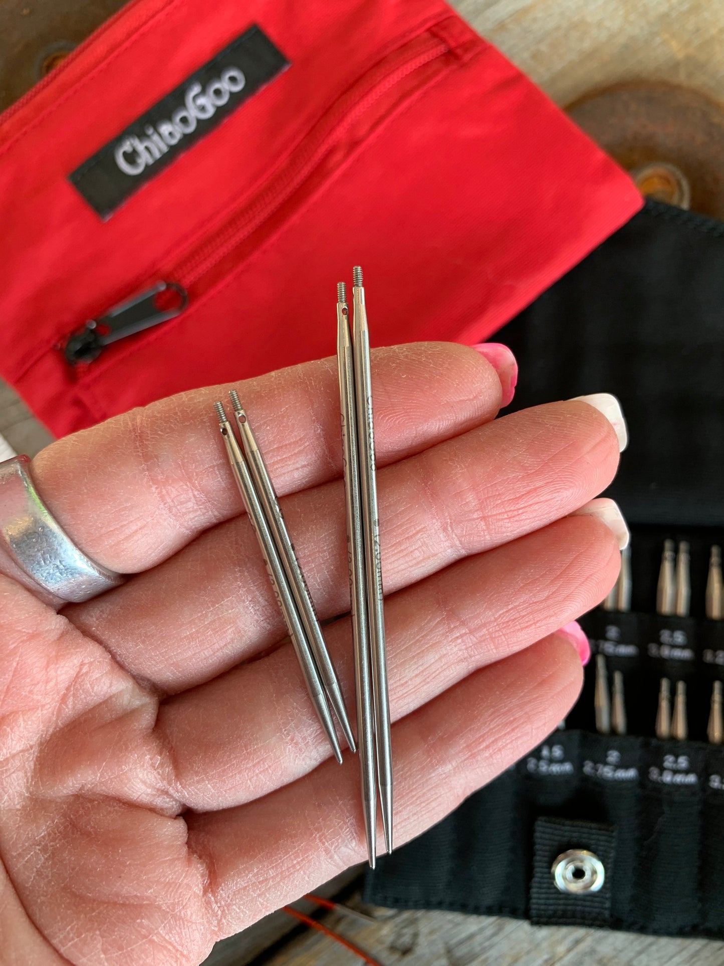 ChiaoGoo Twist Redlace Shorties - Mini 2 à 3.25mm / Ensemble d'aiguilles circulaires interchangeables courtes en Stainless / Stainless interchangeable short circular needle kit