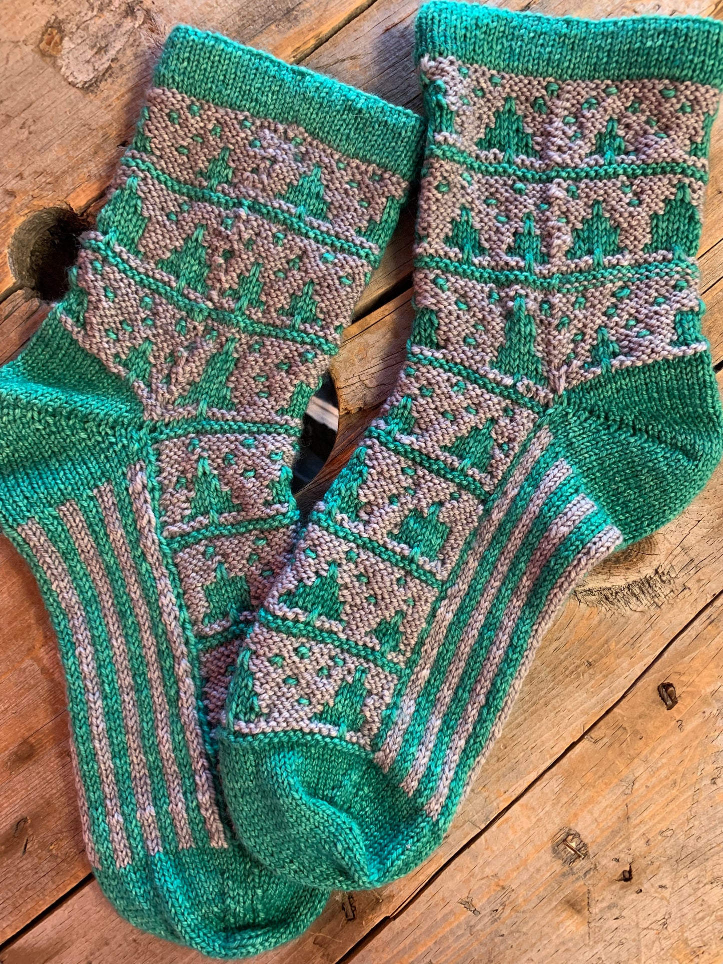 Kit - Pines & Needles Socks par Winter’s weather knits