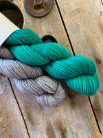 Charger l&#39;image dans la galerie, Kit - Pines &amp; Needles Socks par Winter’s weather knits
