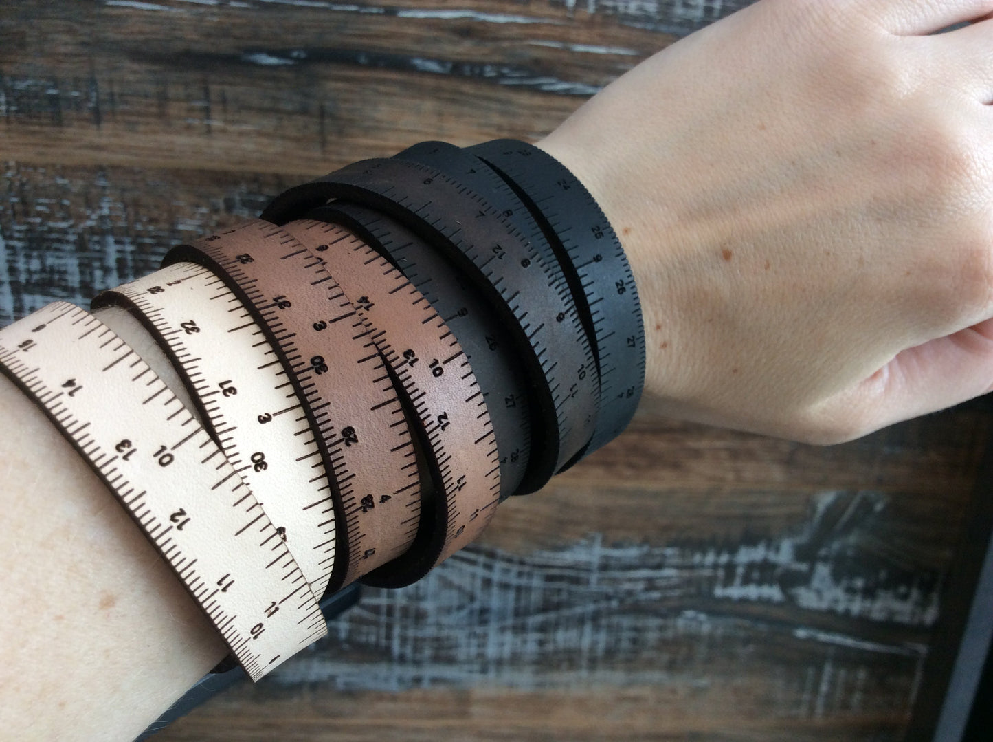 LIQUIDATION - Bracelet règle en cuir / Leather Wrist Ruler