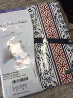 Charger l&#39;image dans la galerie, Support pour patron aimanté / Knitting pattern holder
