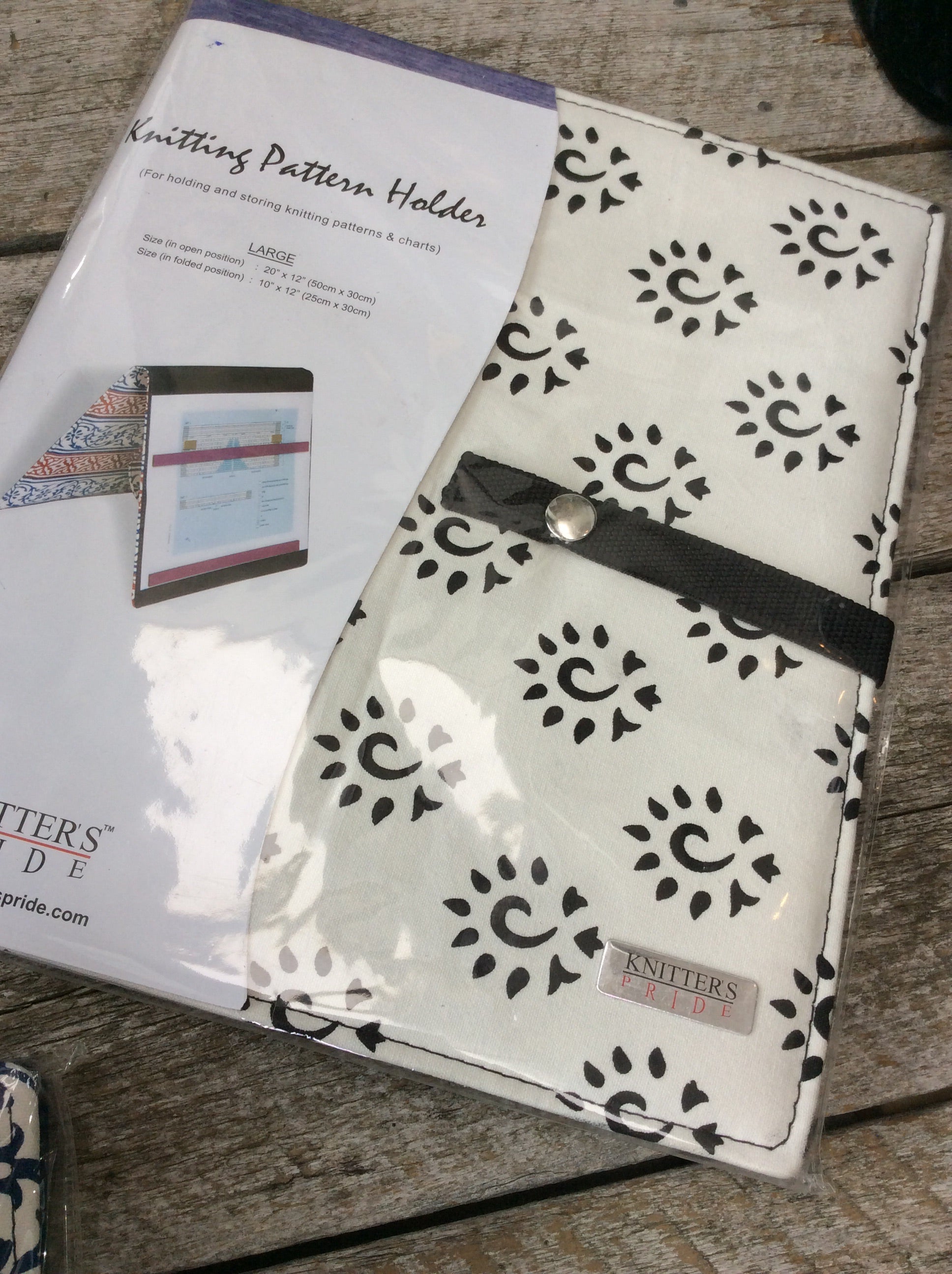 Support pour patron aimanté / Knitting pattern holder