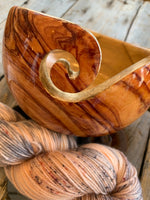 Charger l&#39;image dans la galerie, Bols à laine en bois de Pin / Pine  Wood yarn bowl
