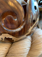 Charger l&#39;image dans la galerie, Bols à laine en bois avec insertion de résine / Wood yarn bowl with resin Inlay
