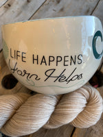 Charger l&#39;image dans la galerie, Bols à laine en aluminium Life Happens Yarn Helps / Aluminum yarn bowl
