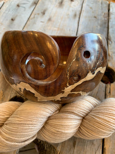 Bols à laine en bois avec insertion de résine / Wood yarn bowl with resin Inlay