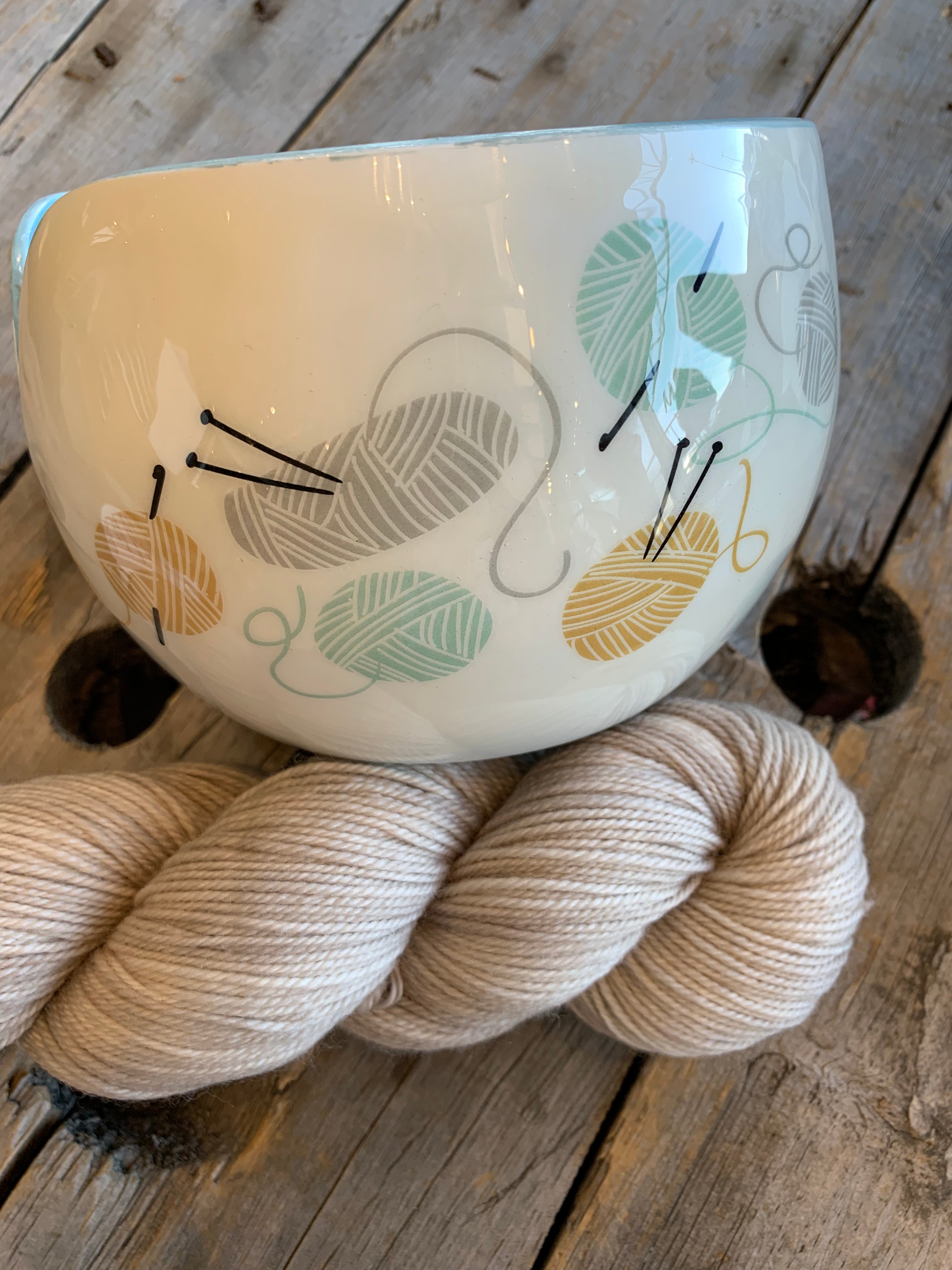 Bols à laine en aluminium Life Happens Yarn Helps / Aluminum yarn bowl